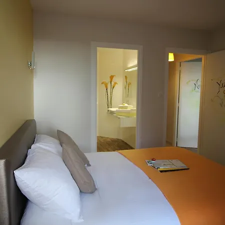 De L'arc En Ciel לינה וארוחת בוקר