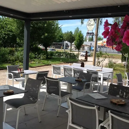 De L'arc En Ciel Bed & Breakfast 3*