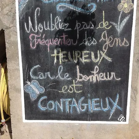 לינה וארוחת בוקר De L'arc En Ciel 3*